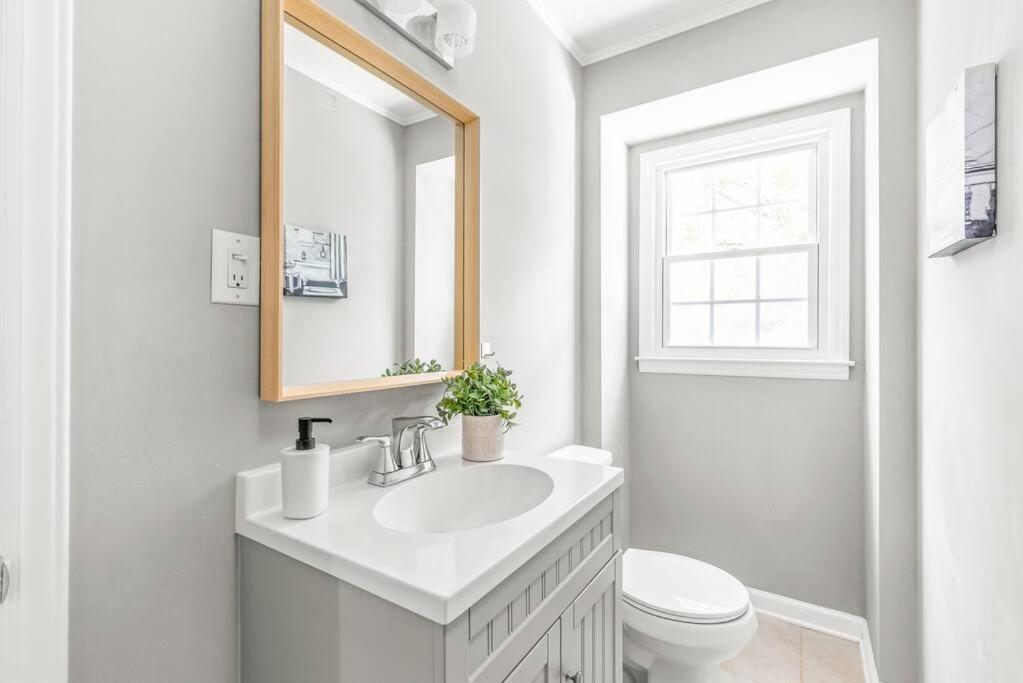 Spotless 4Br Near Clt Uptown, Fast Wi-Fi Apartment ชาร์ล็อต ภายนอก รูปภาพ
